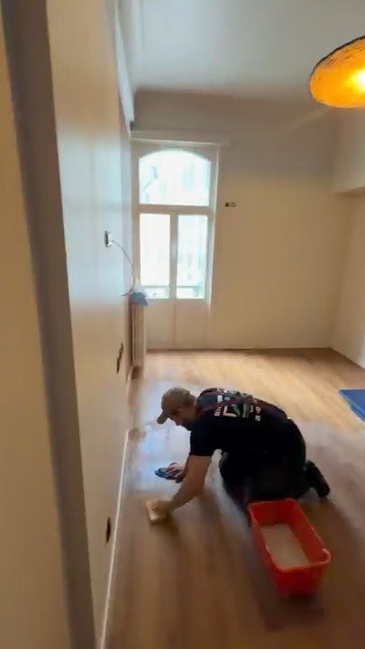 Finition parquet et plinthes, salon belge