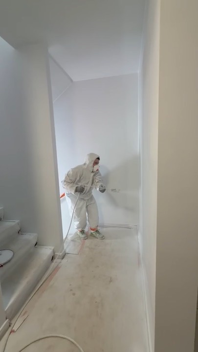 Peinture airless dans la cage d’escalier